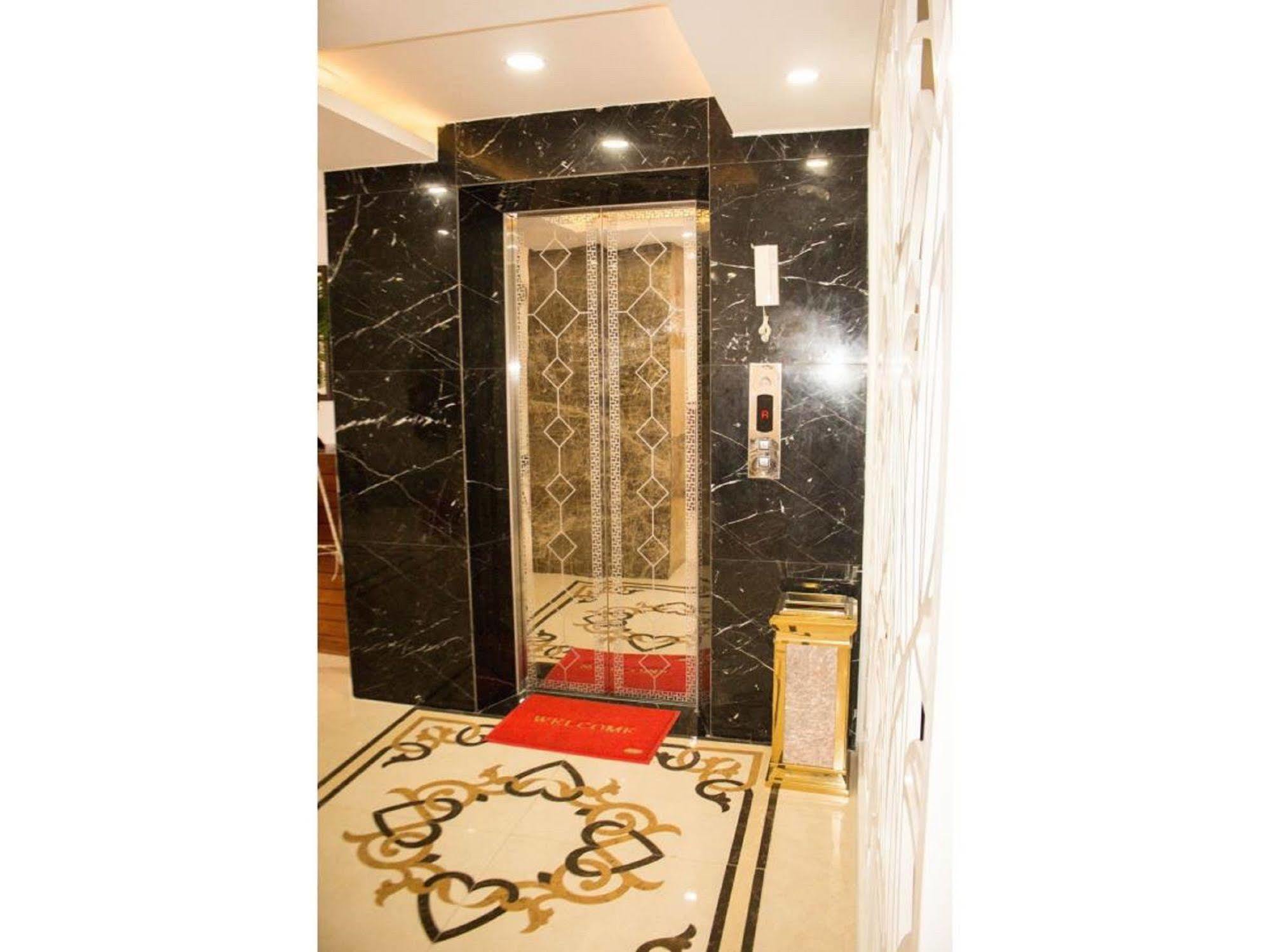 Reddoorz Plus New Sun Hotel Ho-Chi-Minh-Stadt Exterior foto